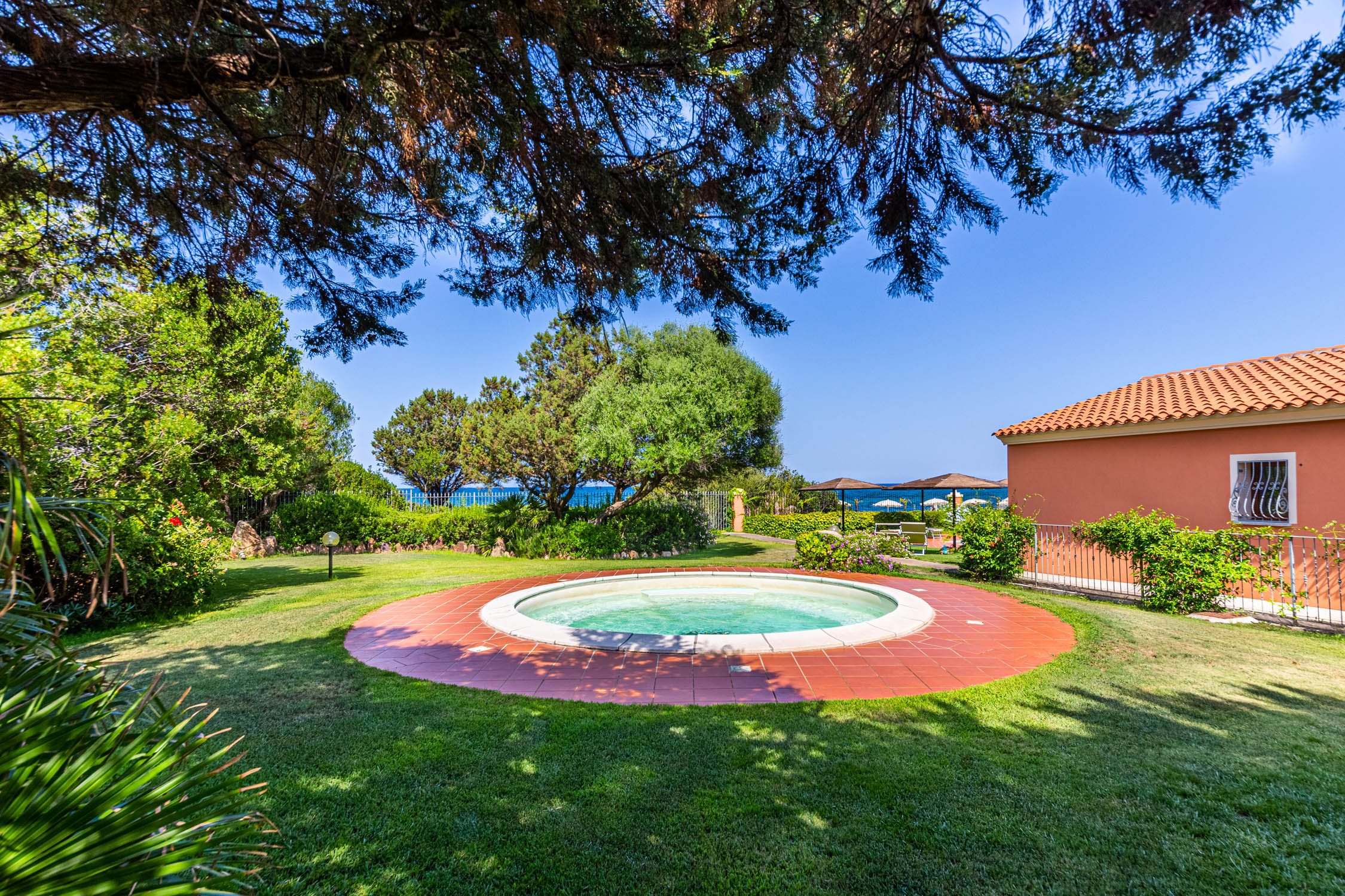Piscina idromassaggio all'aperto